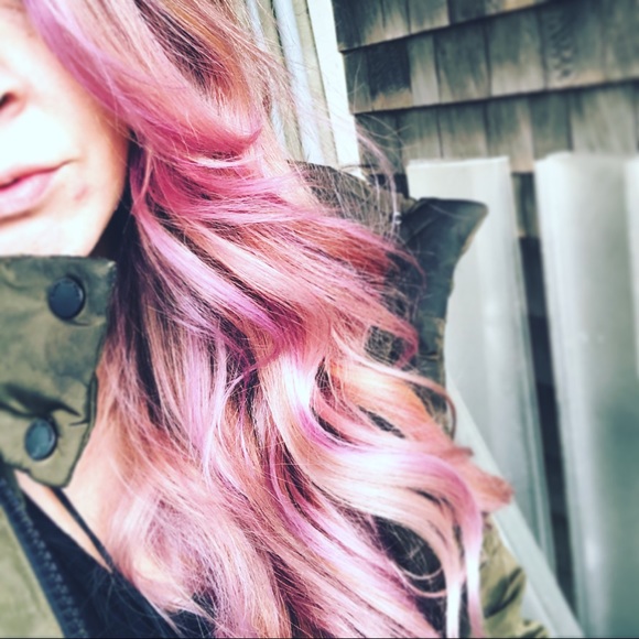 Meet your Poshers, Cole + Levon - Picture 1 of 1